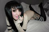 Gorgeous emo-girl.